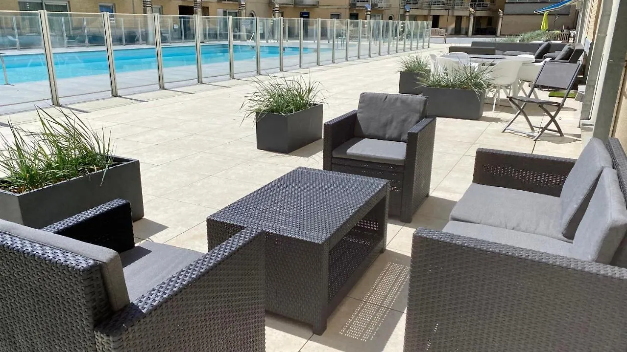 Deluxe Apartment With Shared Pool Ostend 0*,